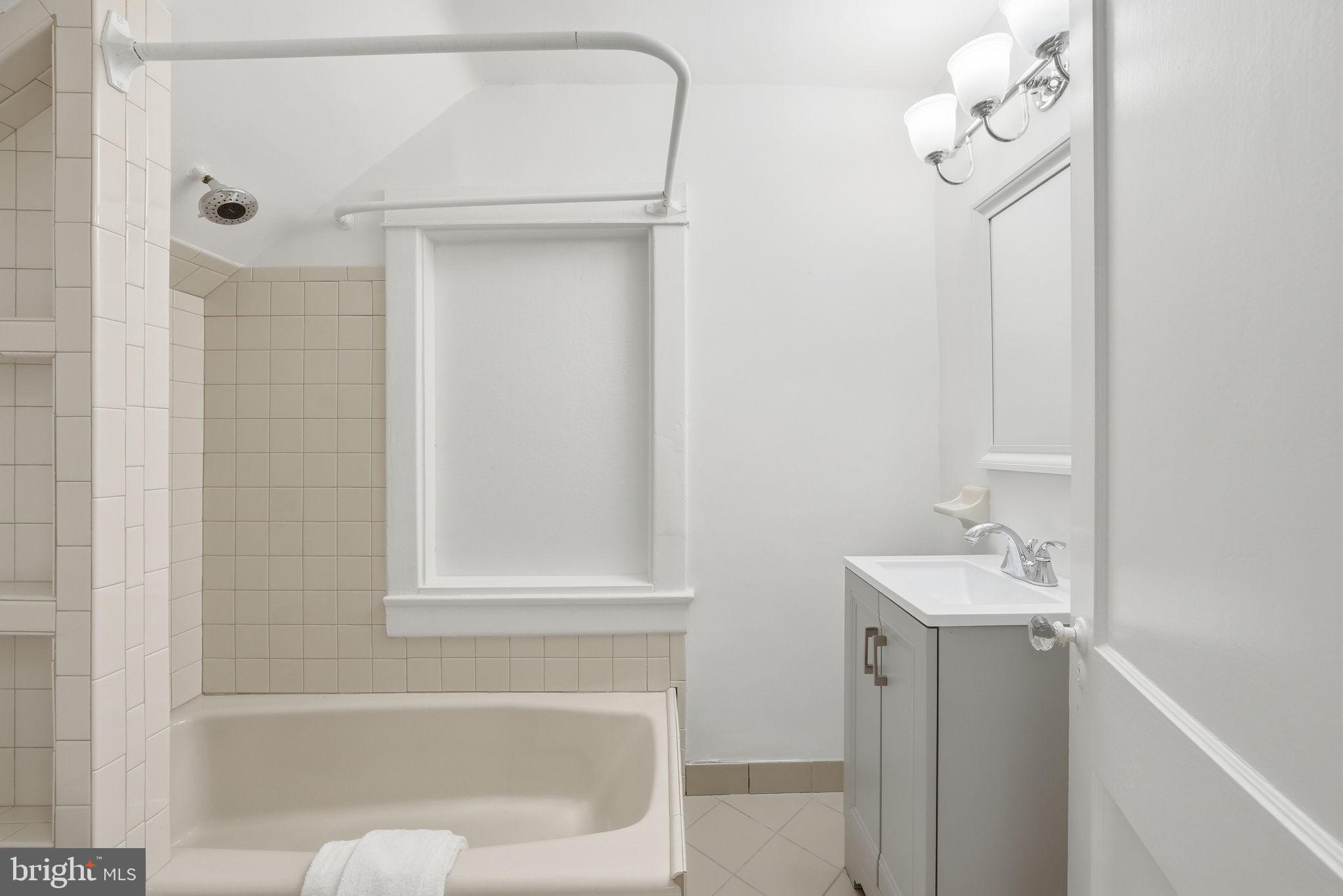 LYON VILLAGE - Residential