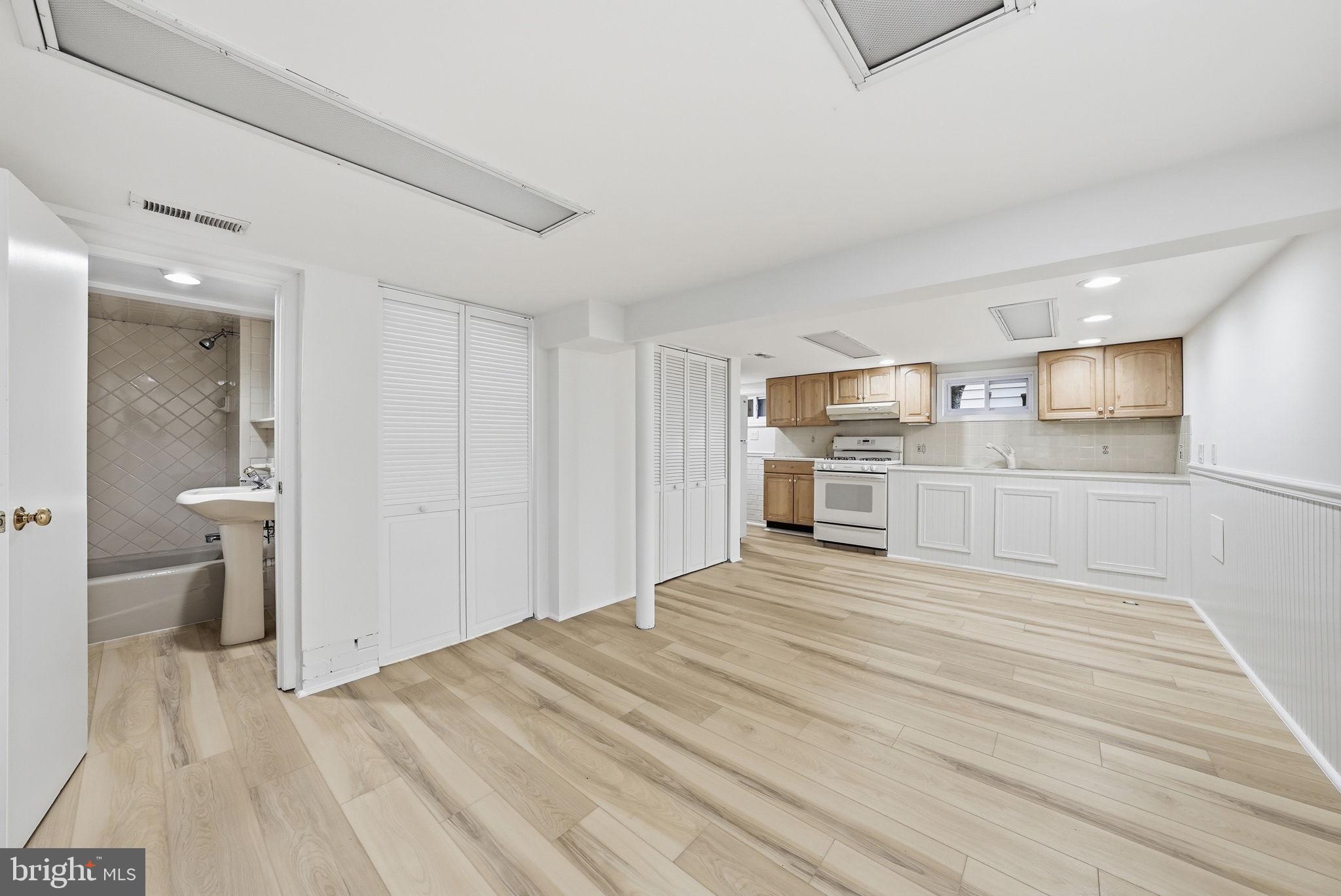 LYON VILLAGE - Residential