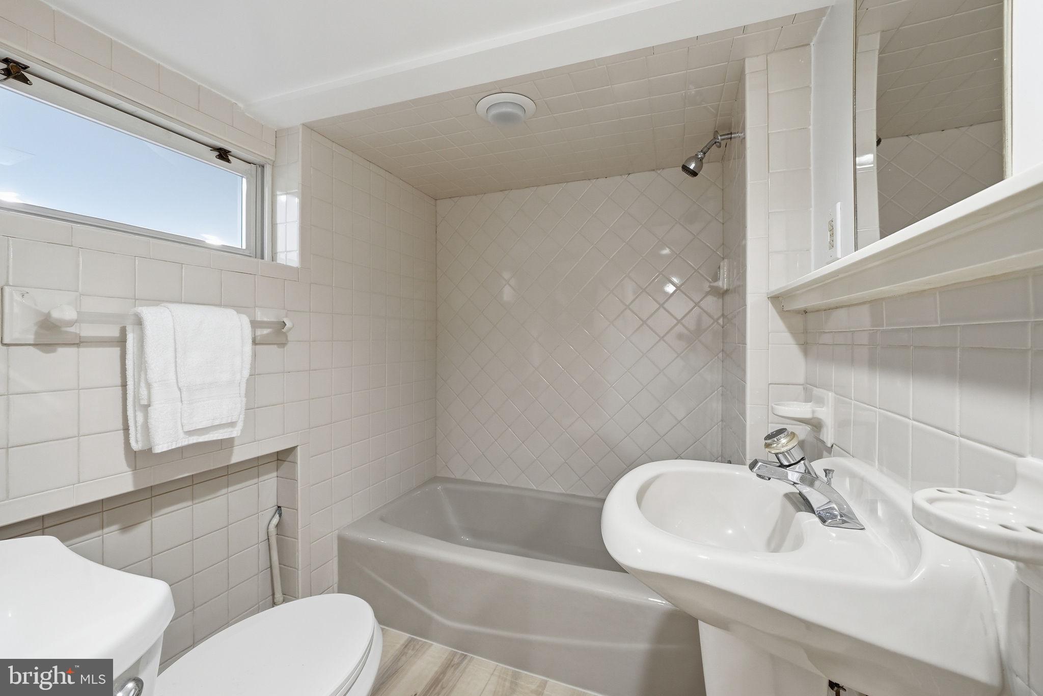 LYON VILLAGE - Residential