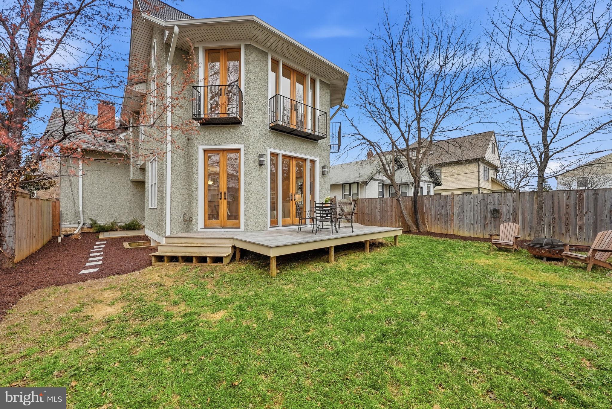 LYON VILLAGE - Residential