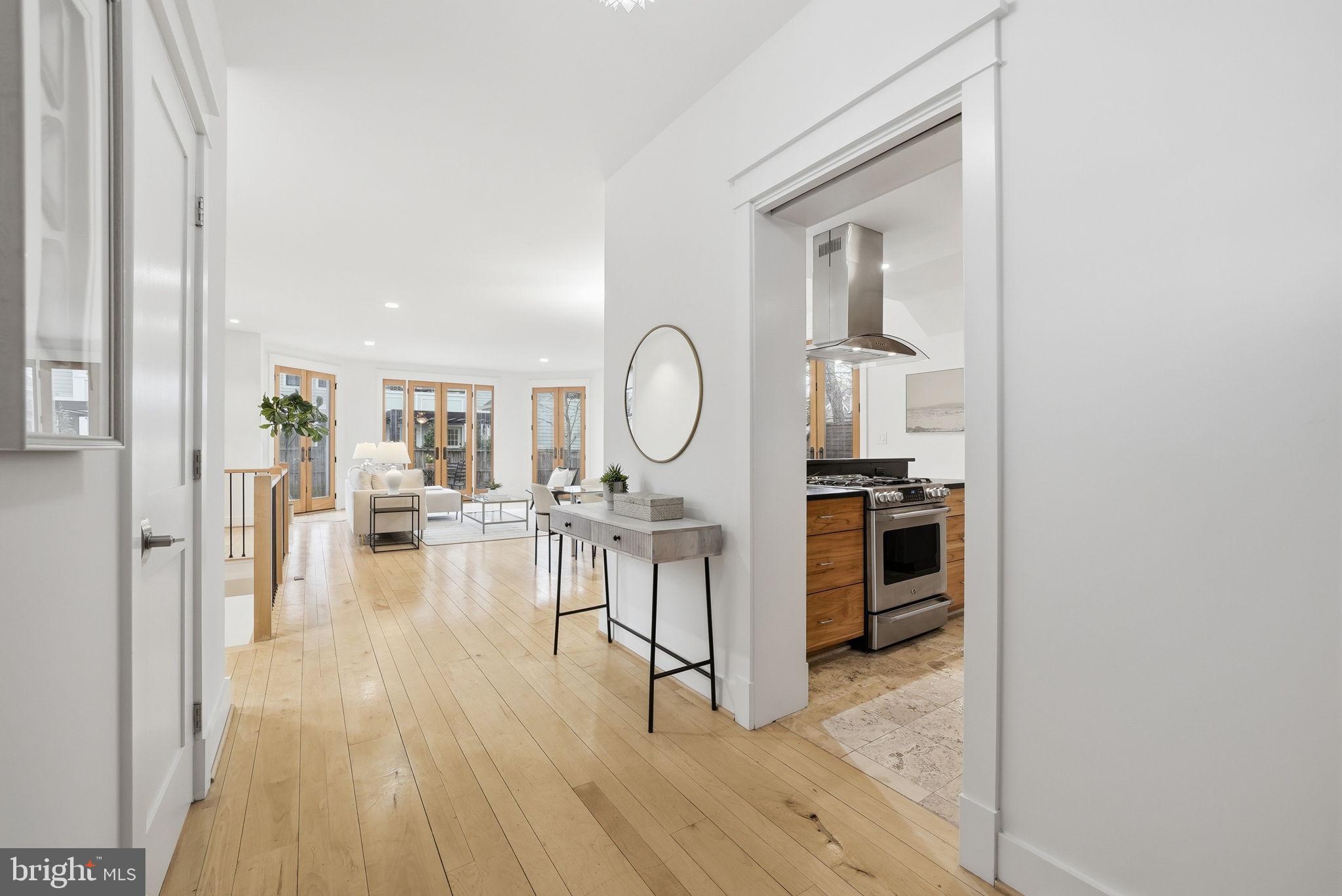 LYON VILLAGE - Residential