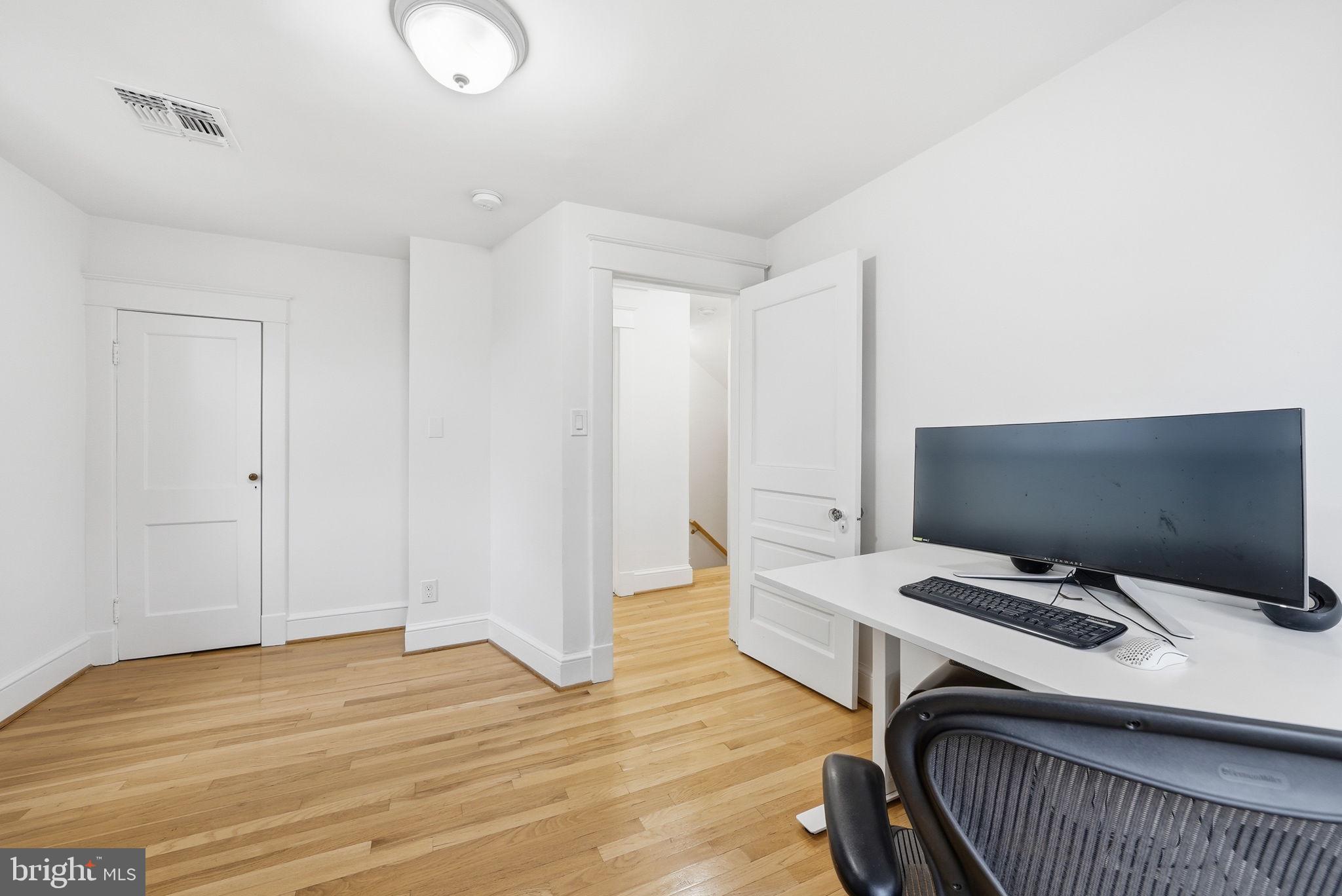 LYON VILLAGE - Residential