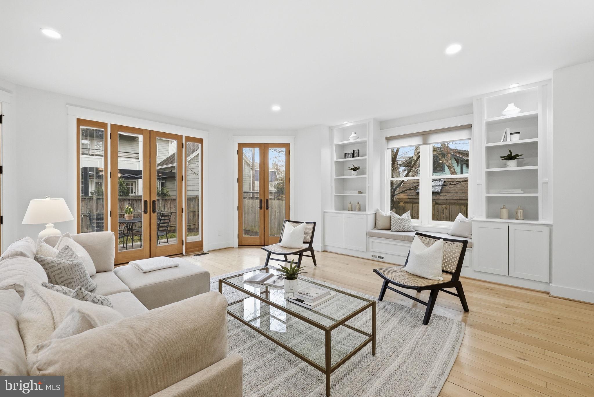 LYON VILLAGE - Residential