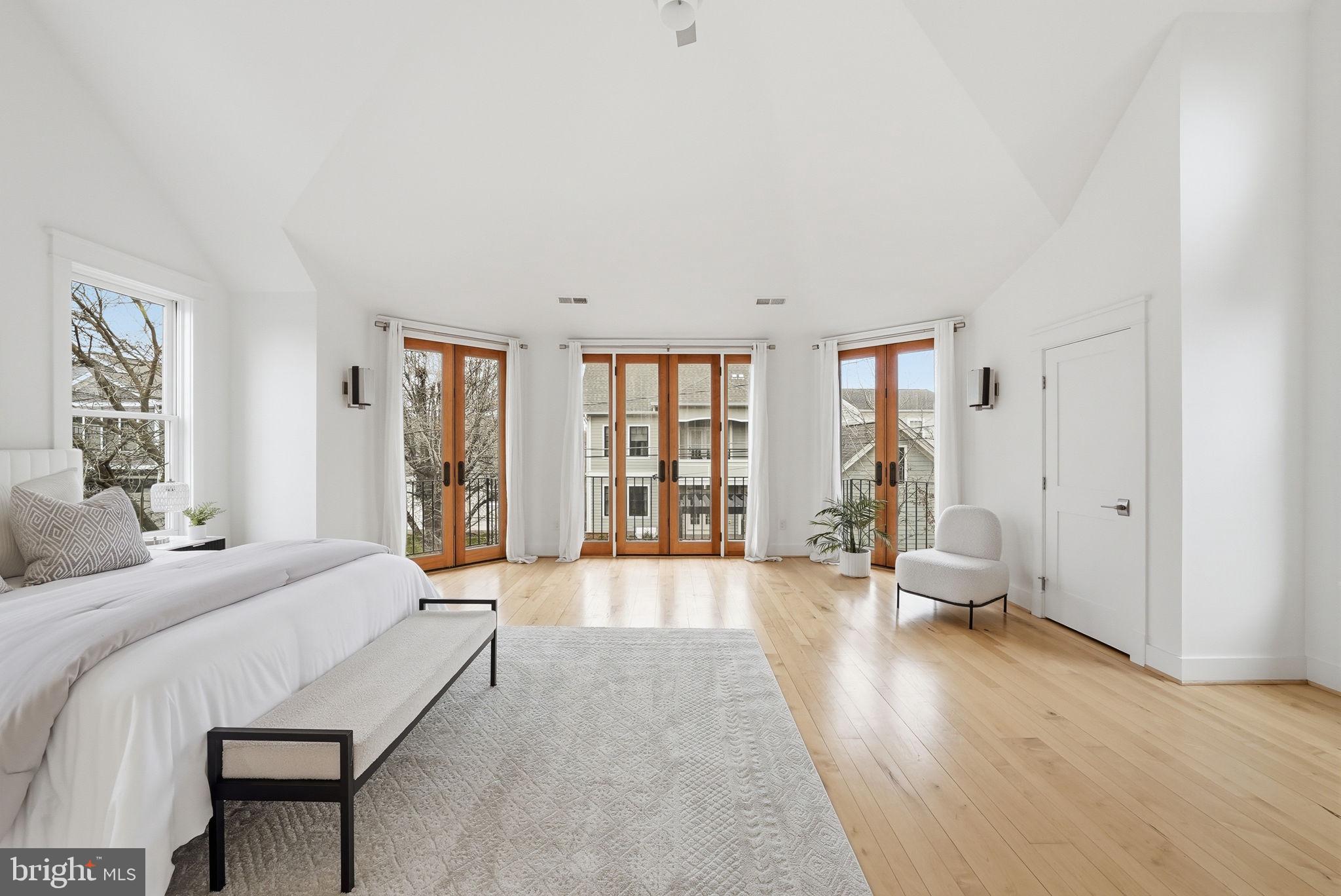 LYON VILLAGE - Residential