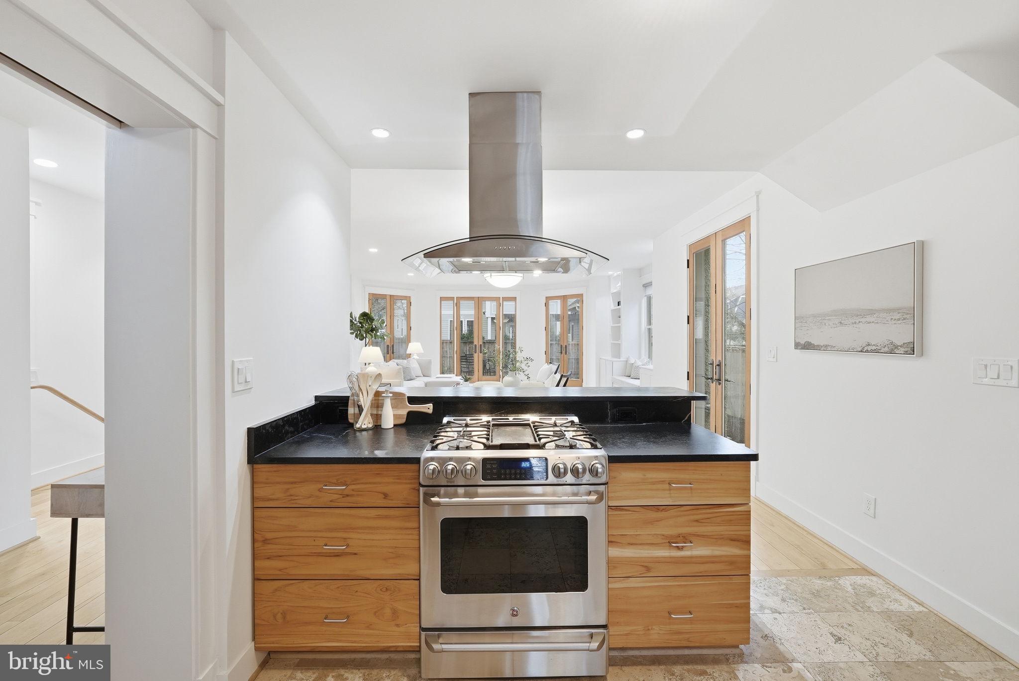 LYON VILLAGE - Residential