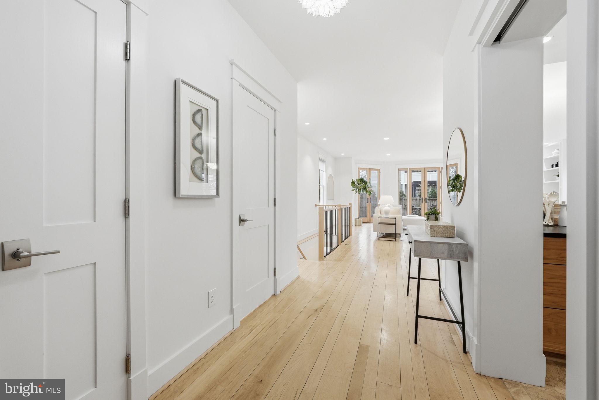 LYON VILLAGE - Residential