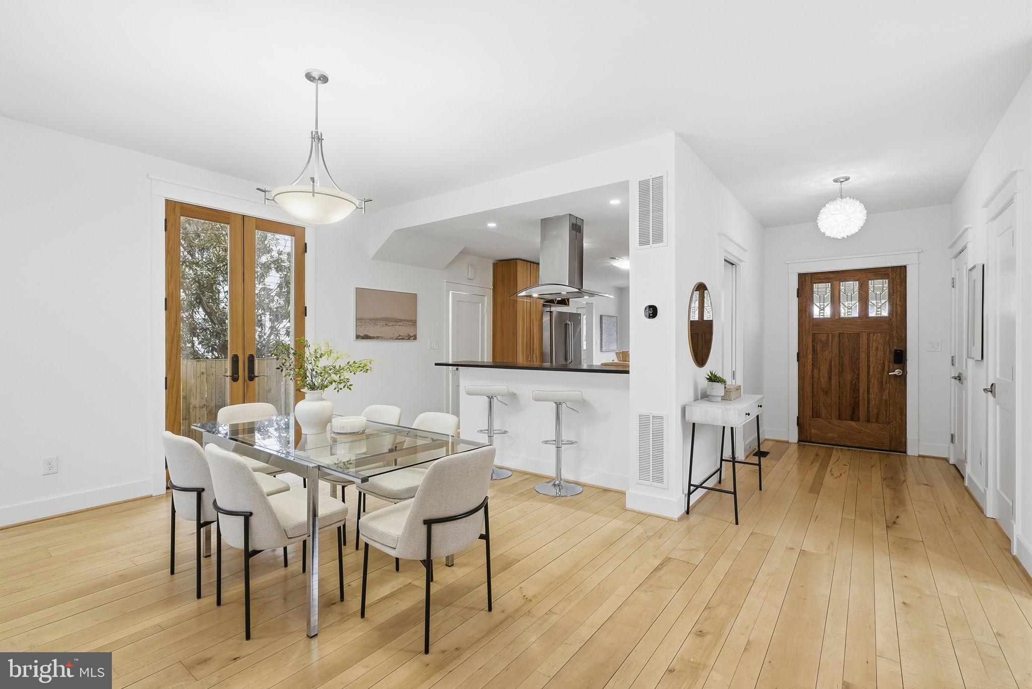 LYON VILLAGE - Residential