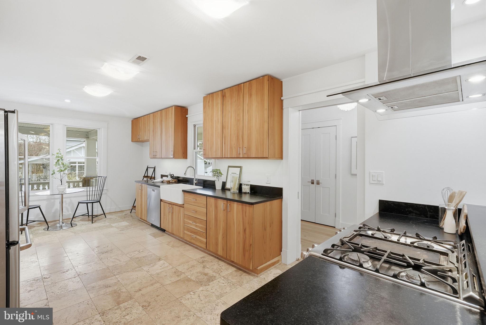 LYON VILLAGE - Residential