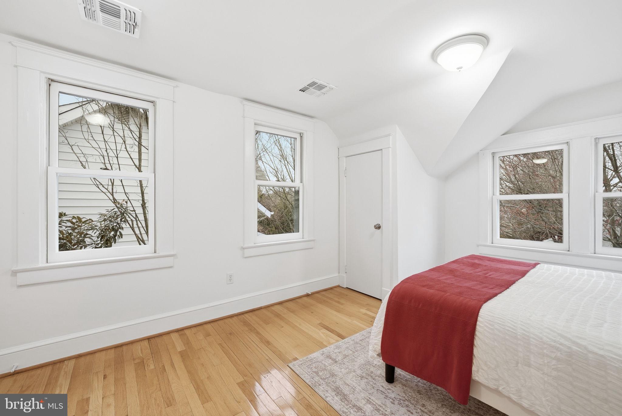 LYON VILLAGE - Residential