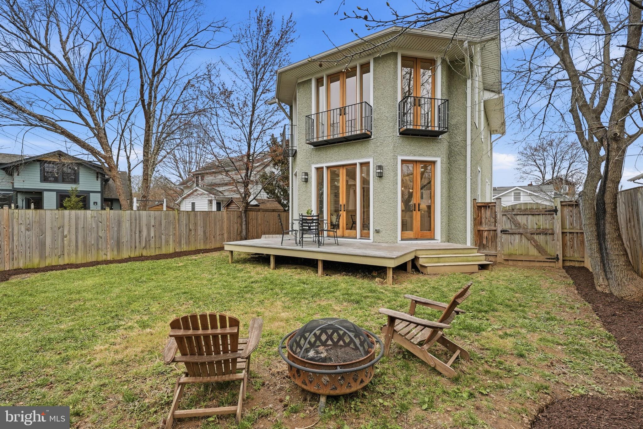 LYON VILLAGE - Residential