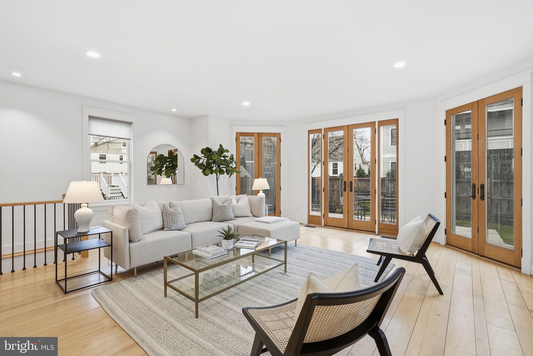 LYON VILLAGE - Residential