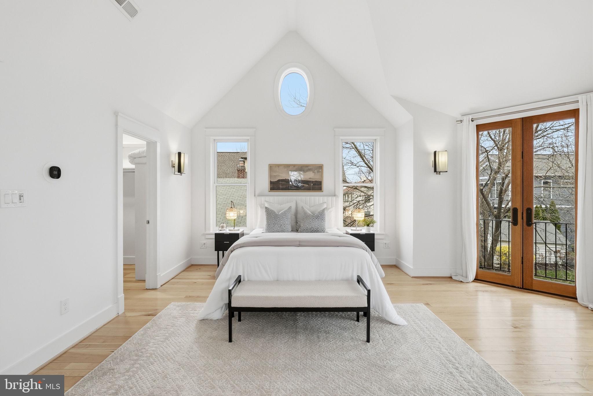 LYON VILLAGE - Residential