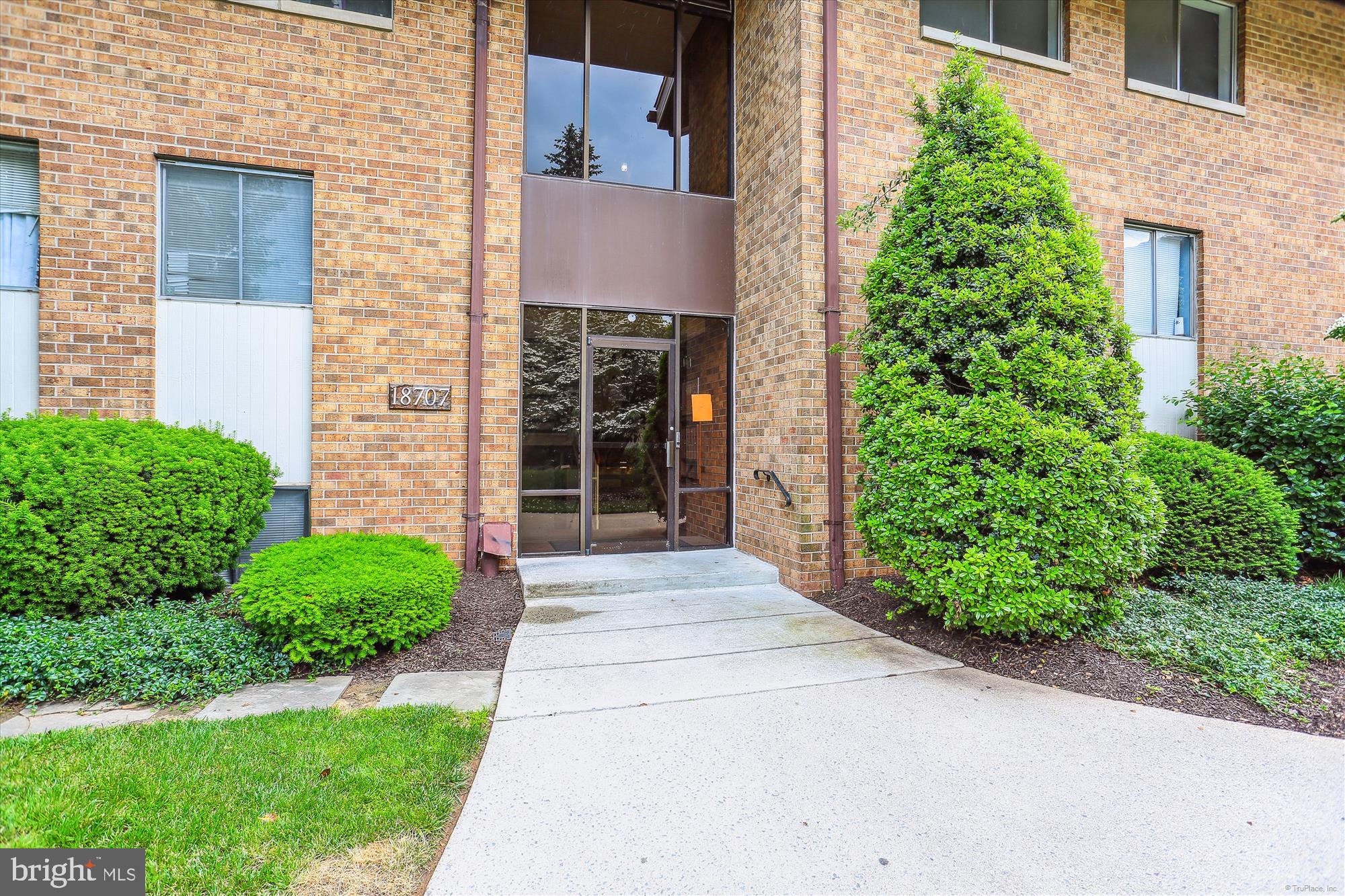 NORMANDIE ON THE LAKE I - Residential