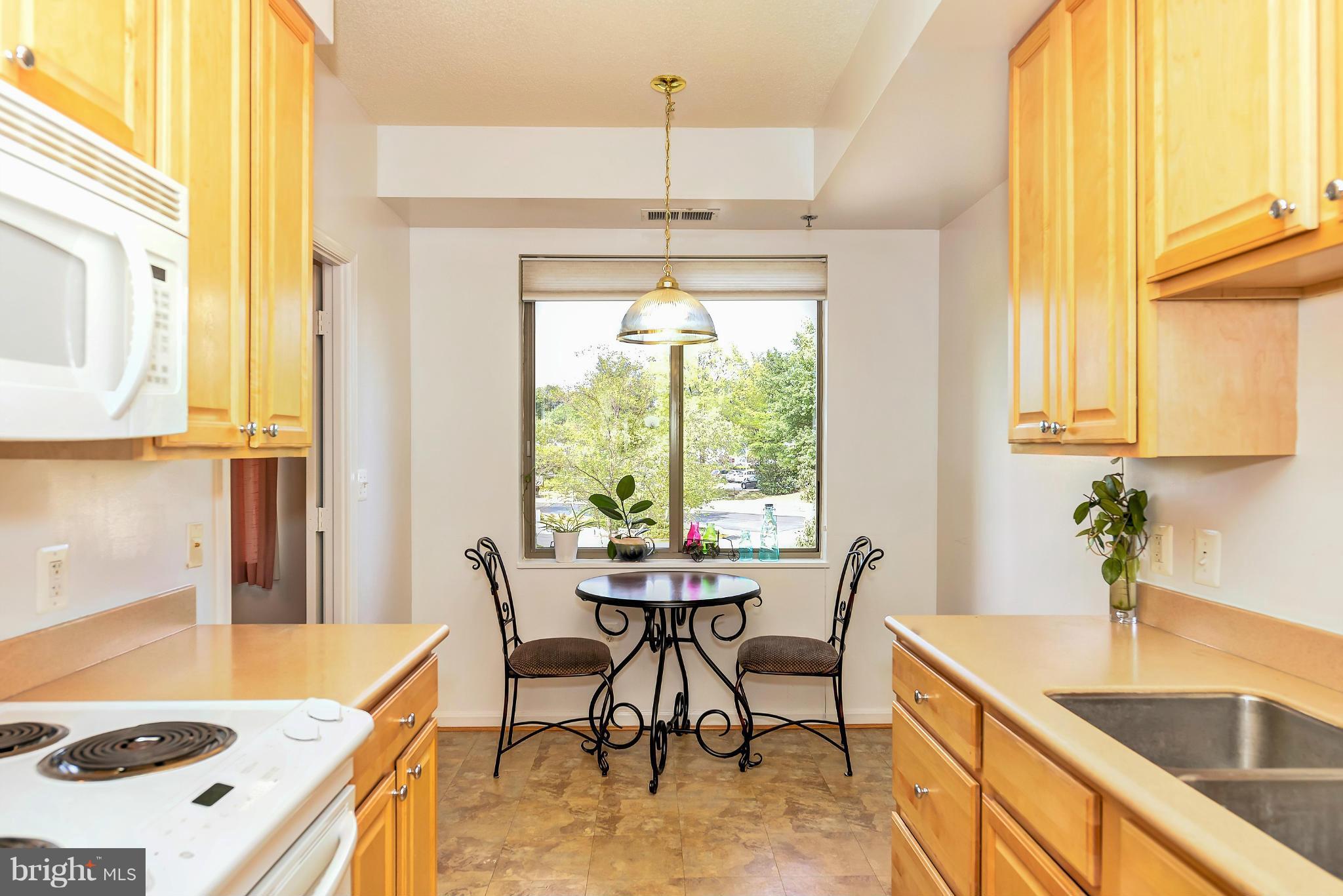 VANTAGE POINT EAST @ LEISURE WORLD - Residential