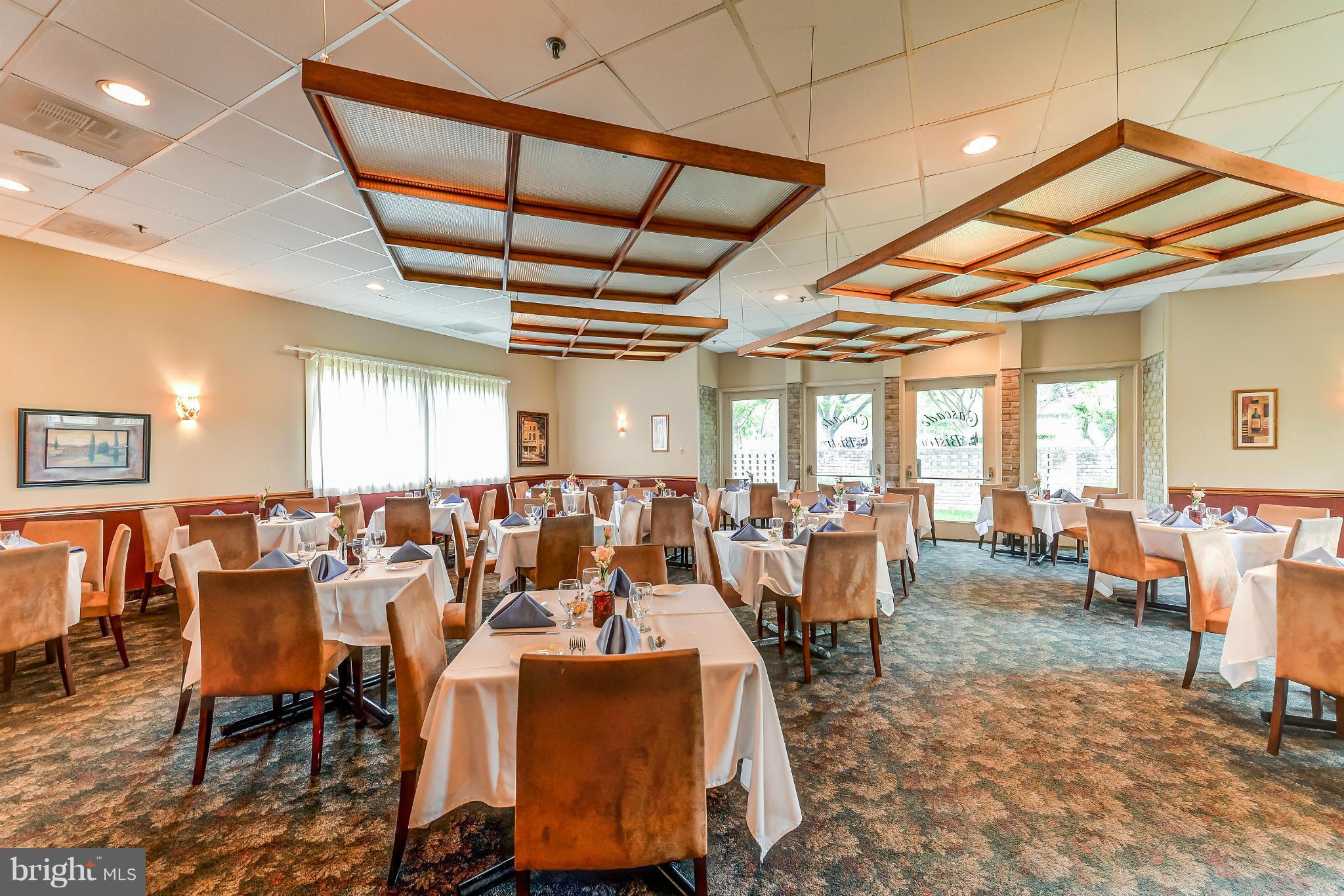 VANTAGE POINT EAST @ LEISURE WORLD - Residential