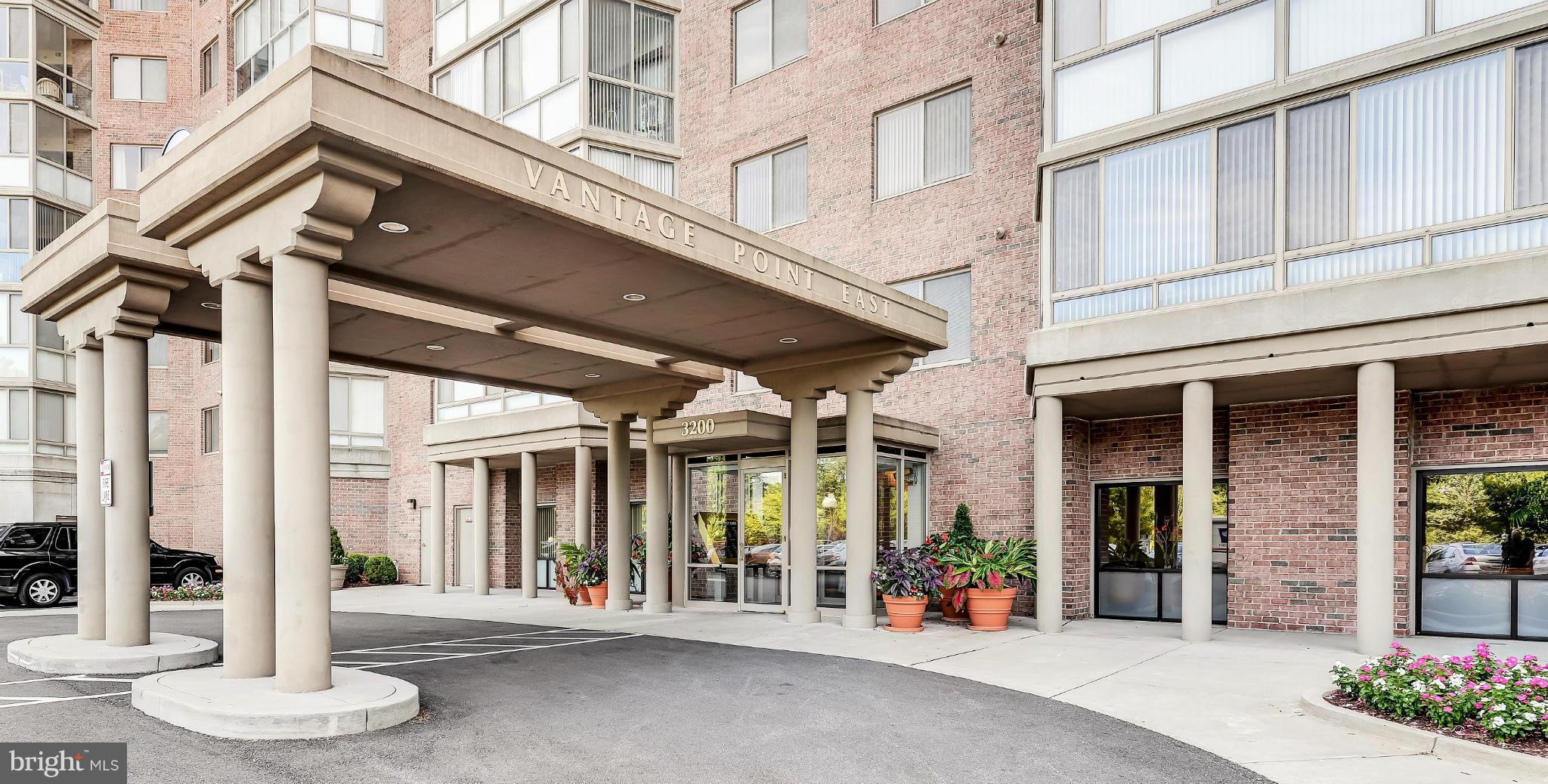 VANTAGE POINT EAST @ LEISURE WORLD - Residential