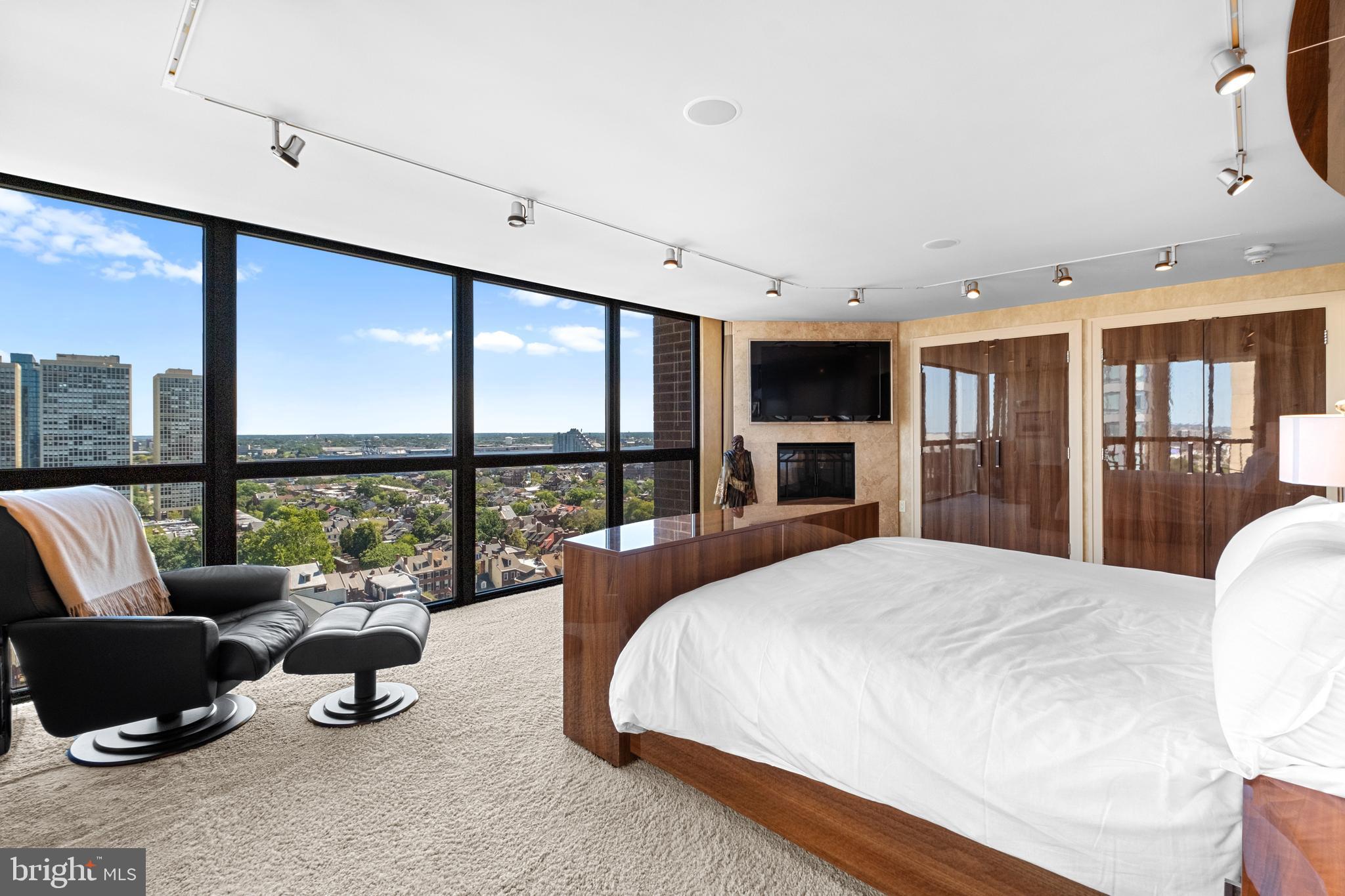 WASHINGTON SQ - Residential