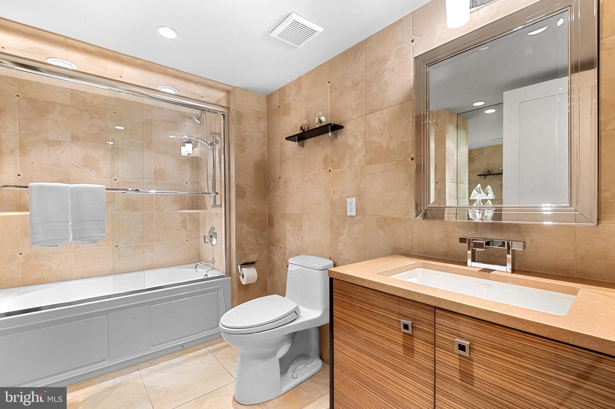 WASHINGTON SQ - Residential