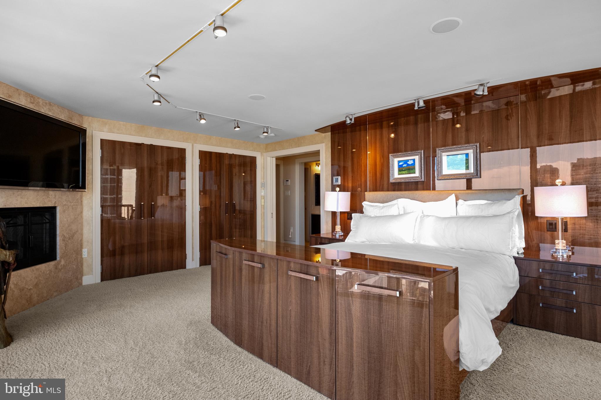 WASHINGTON SQ - Residential