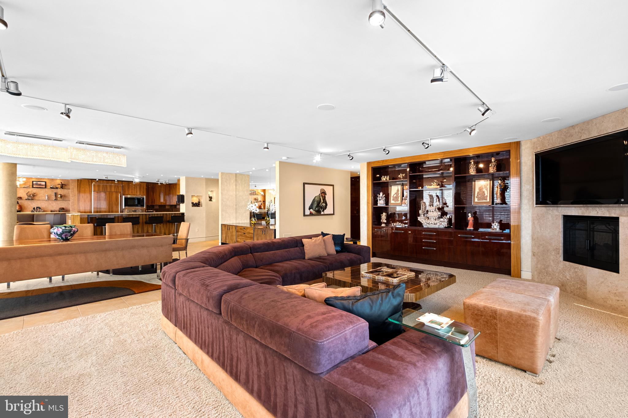 WASHINGTON SQ - Residential