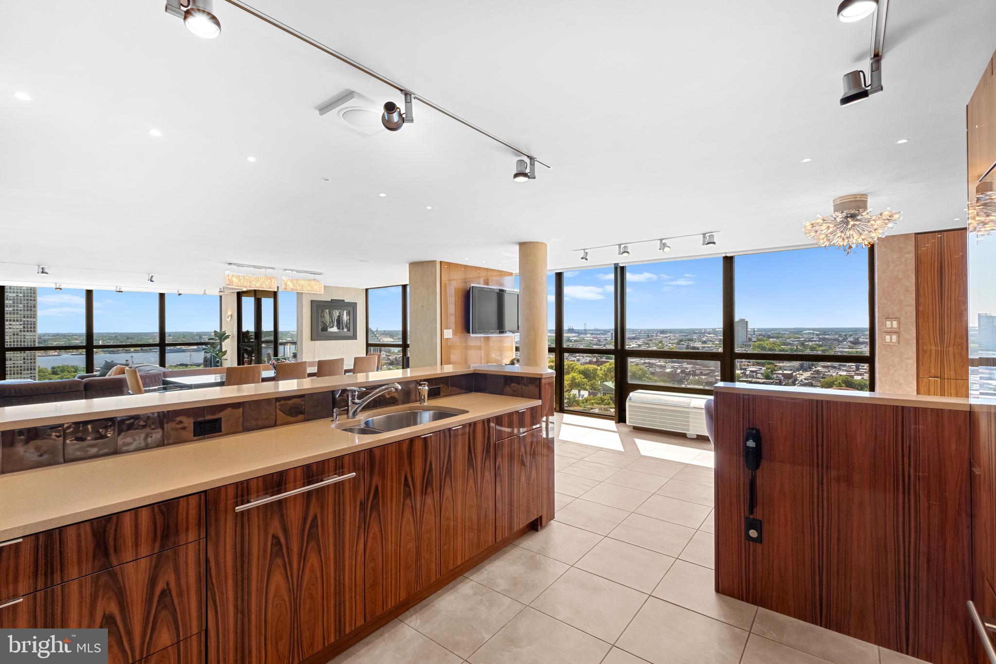 WASHINGTON SQ - Residential