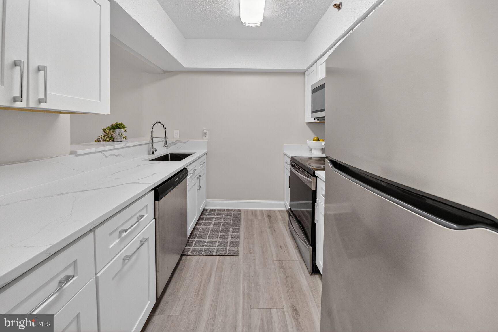 SKYLINE SQUARE CONDO - Residential