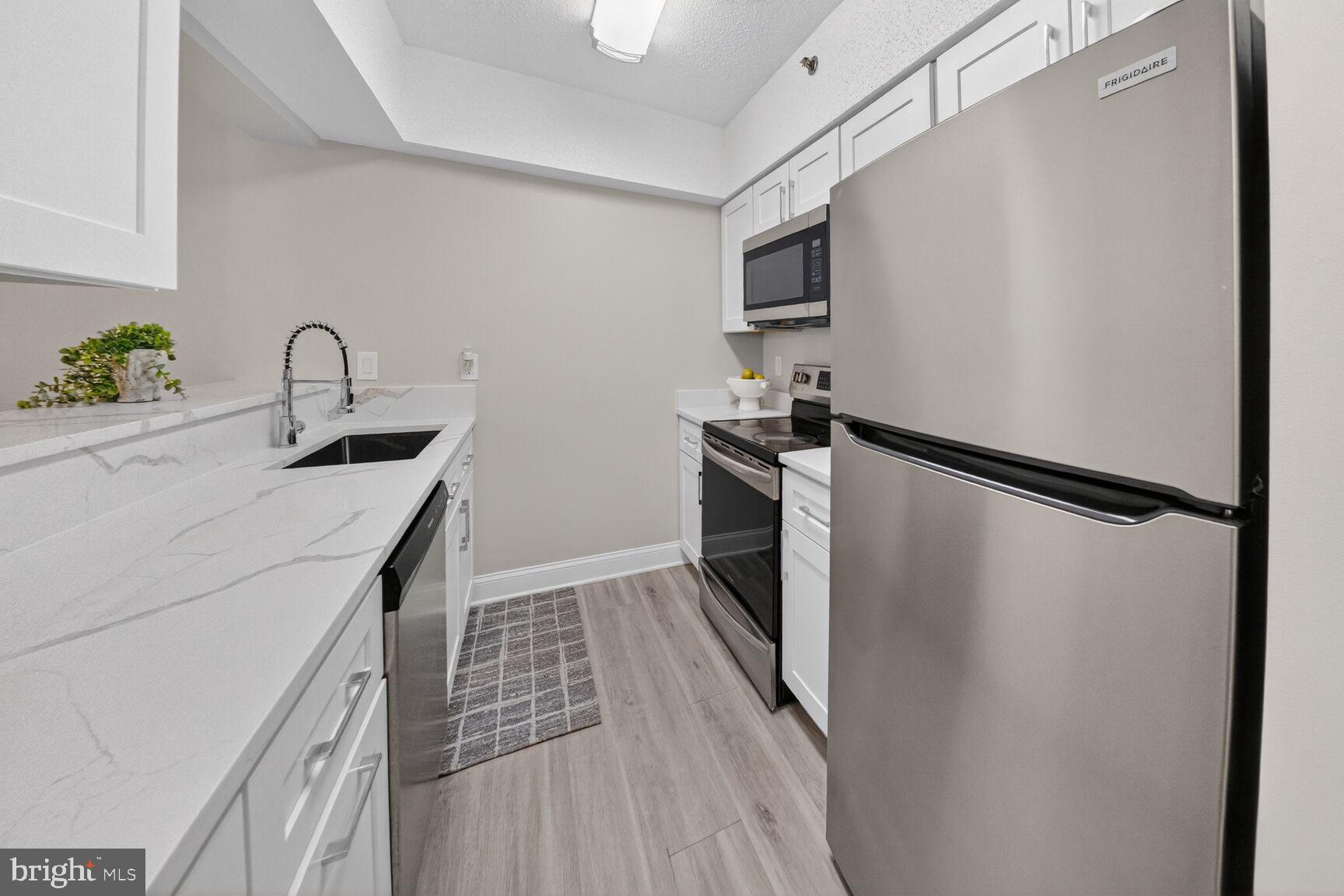 SKYLINE SQUARE CONDO - Residential