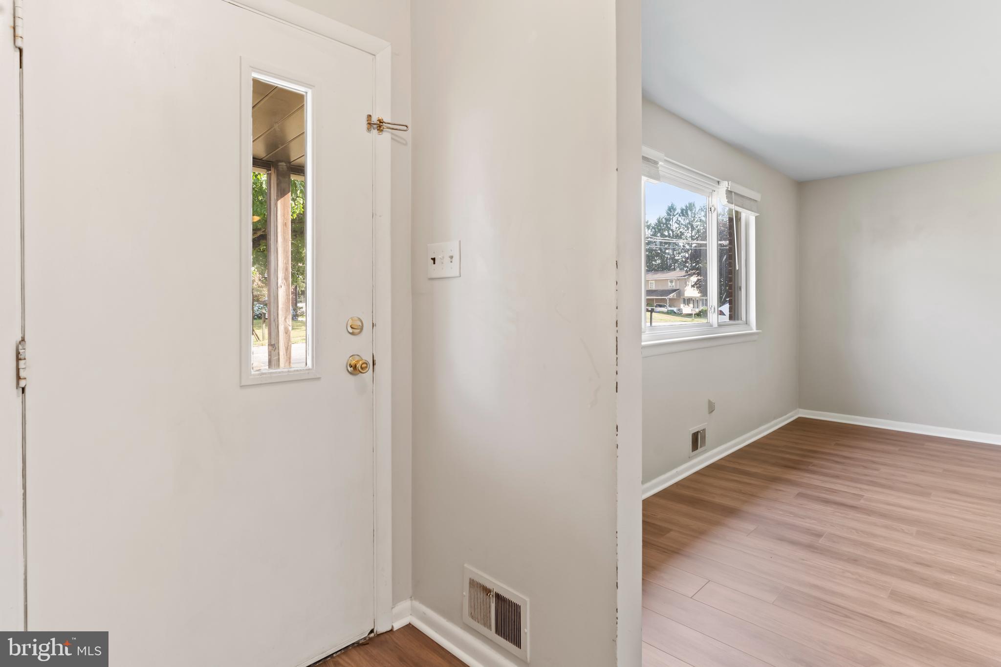 11 W DULLES DRIVE