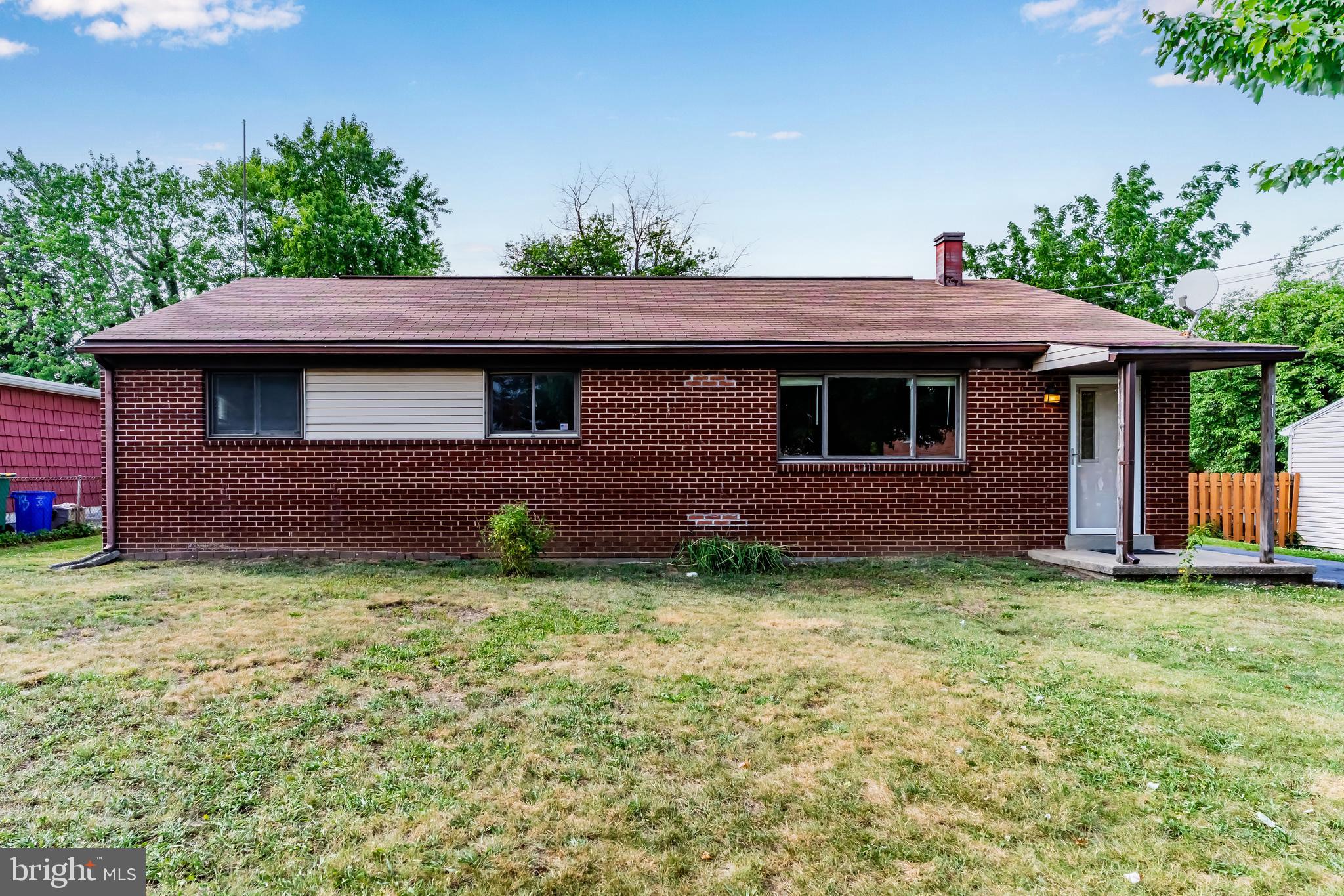11 W DULLES DRIVE