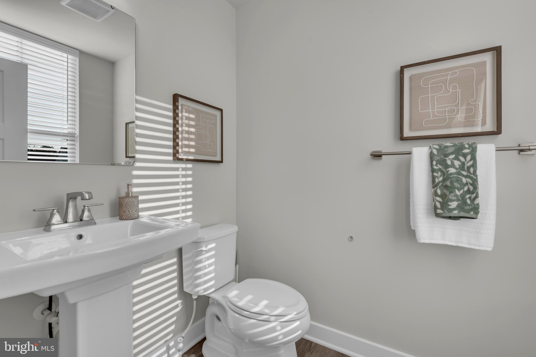 TIMOTHY BRANCH TOWNS - Residential Lease