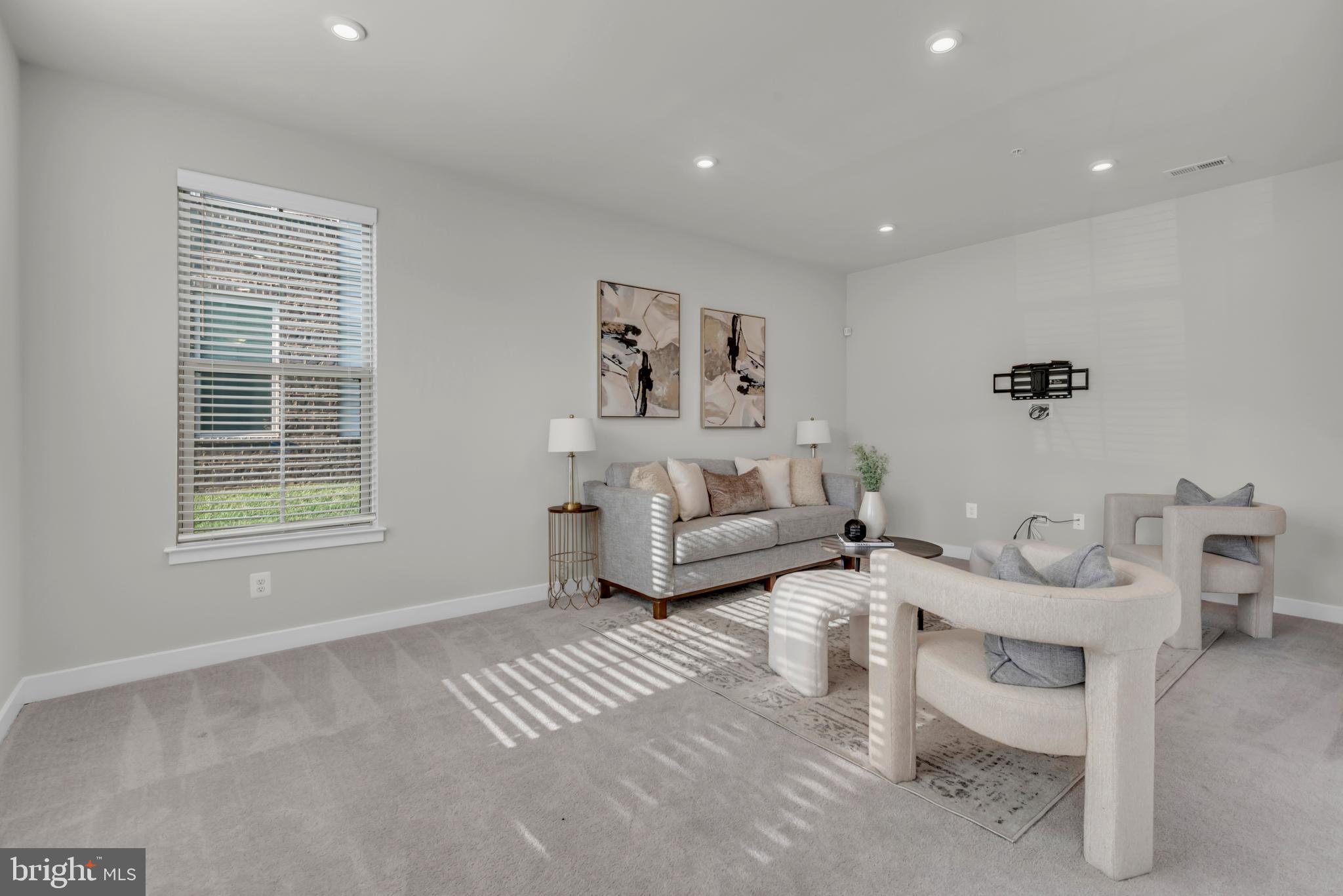 TIMOTHY BRANCH TOWNS - Residential Lease