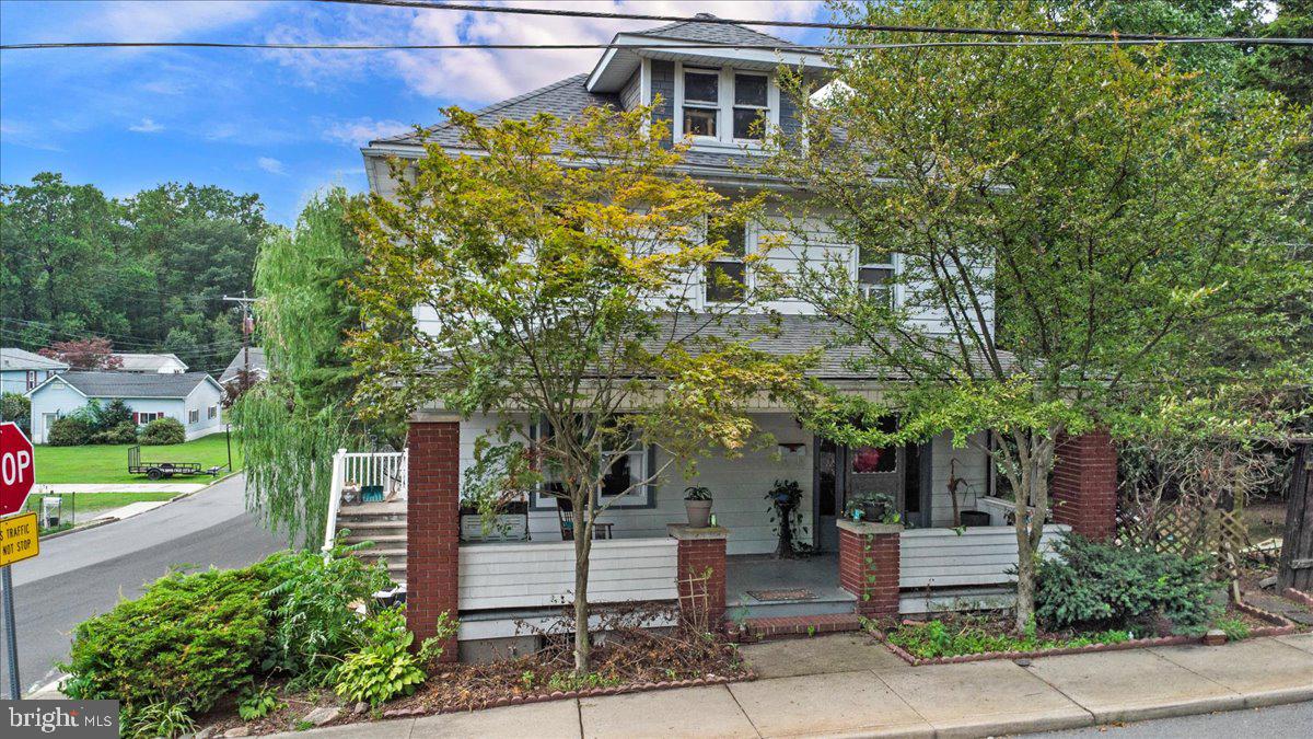 402 NORTH 8TH STREET