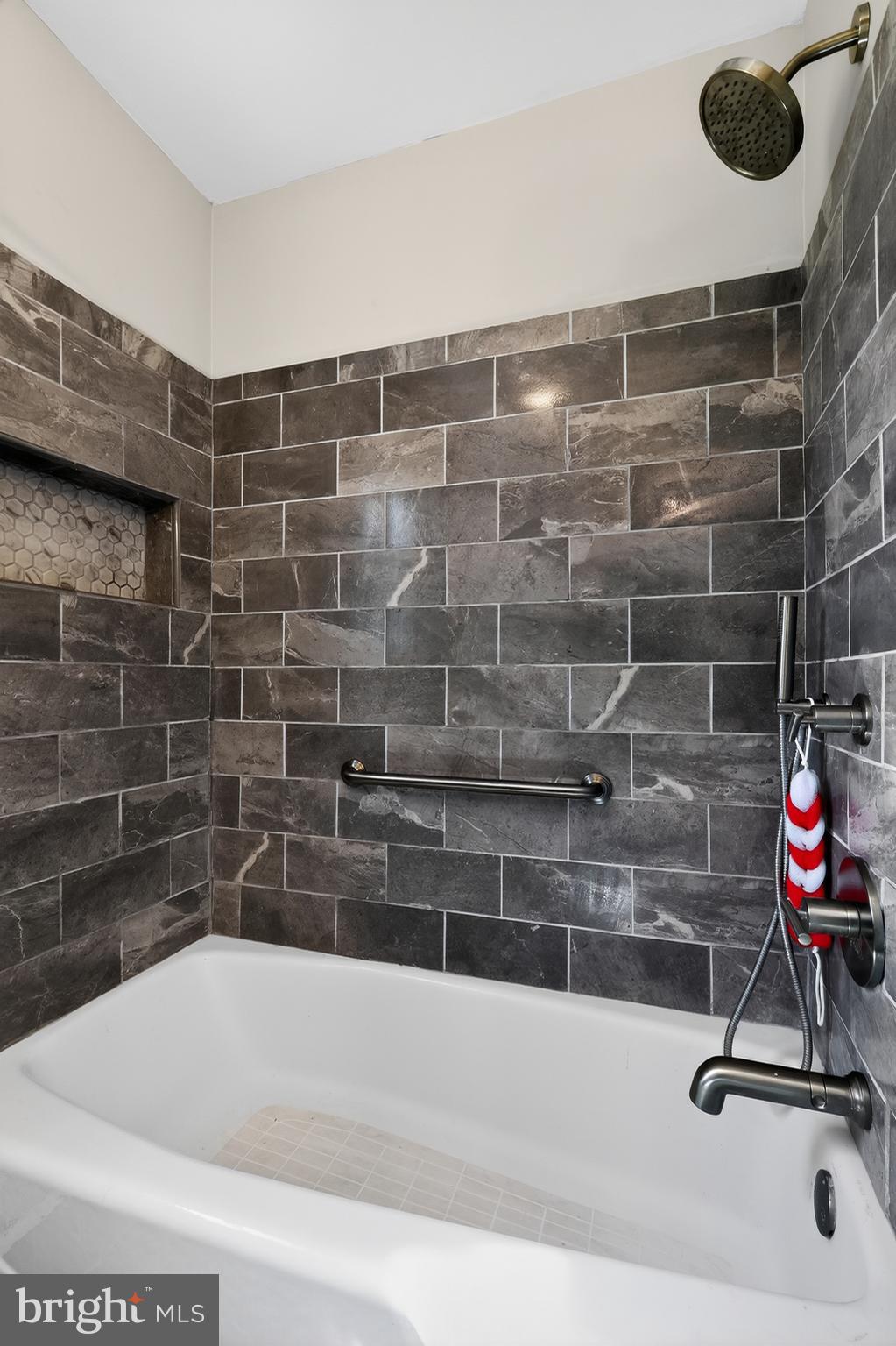 KIMBERLY KNOLL - Residential