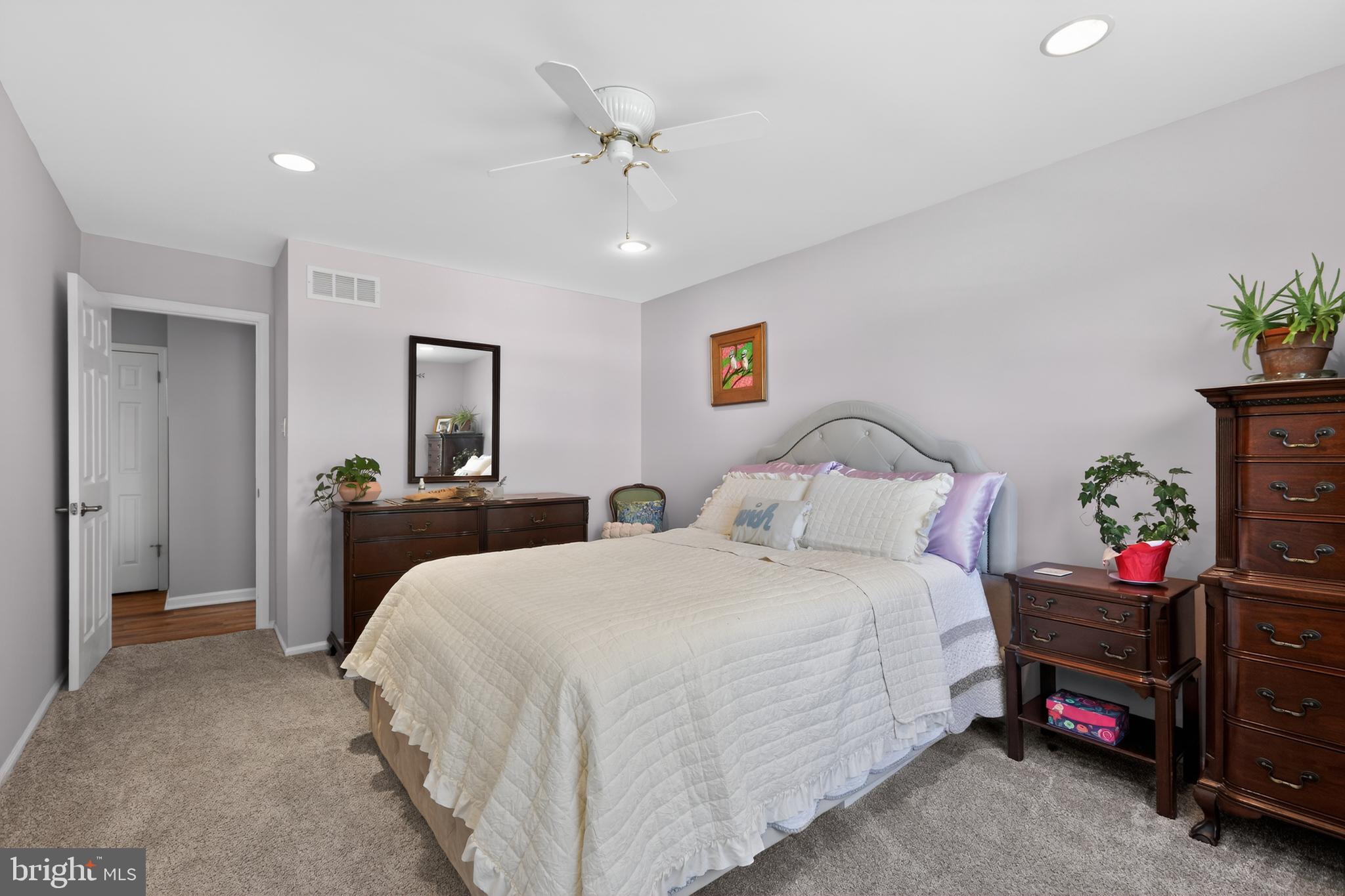 KIMBERLY KNOLL - Residential