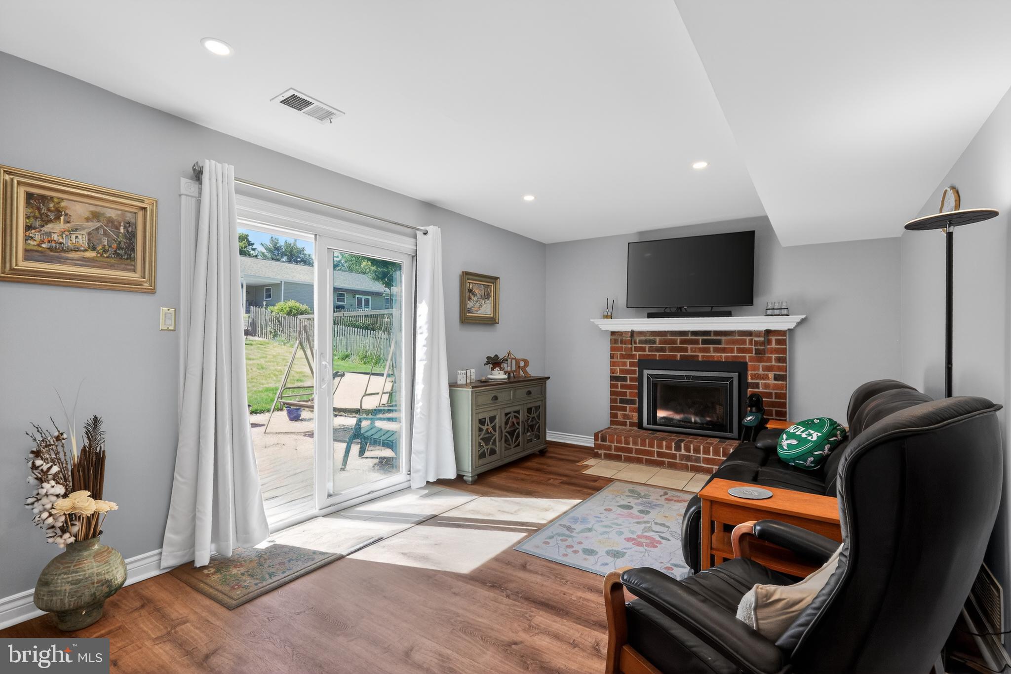 KIMBERLY KNOLL - Residential