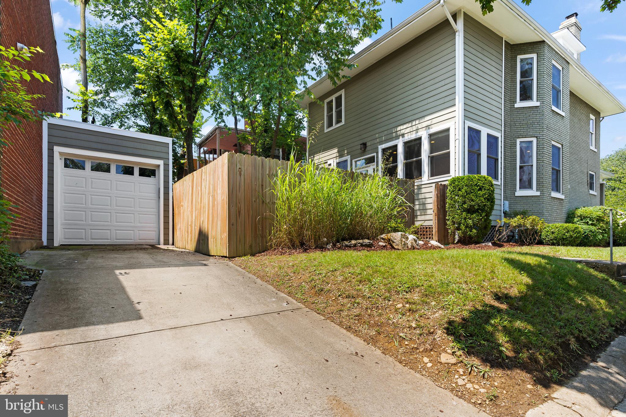 CAPITOL HILL - Residential