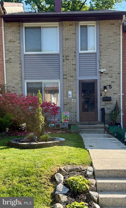 Photo of 5 Bideford Court, PARKVILLE, MD 21234 (MLS # MDBC2164910)