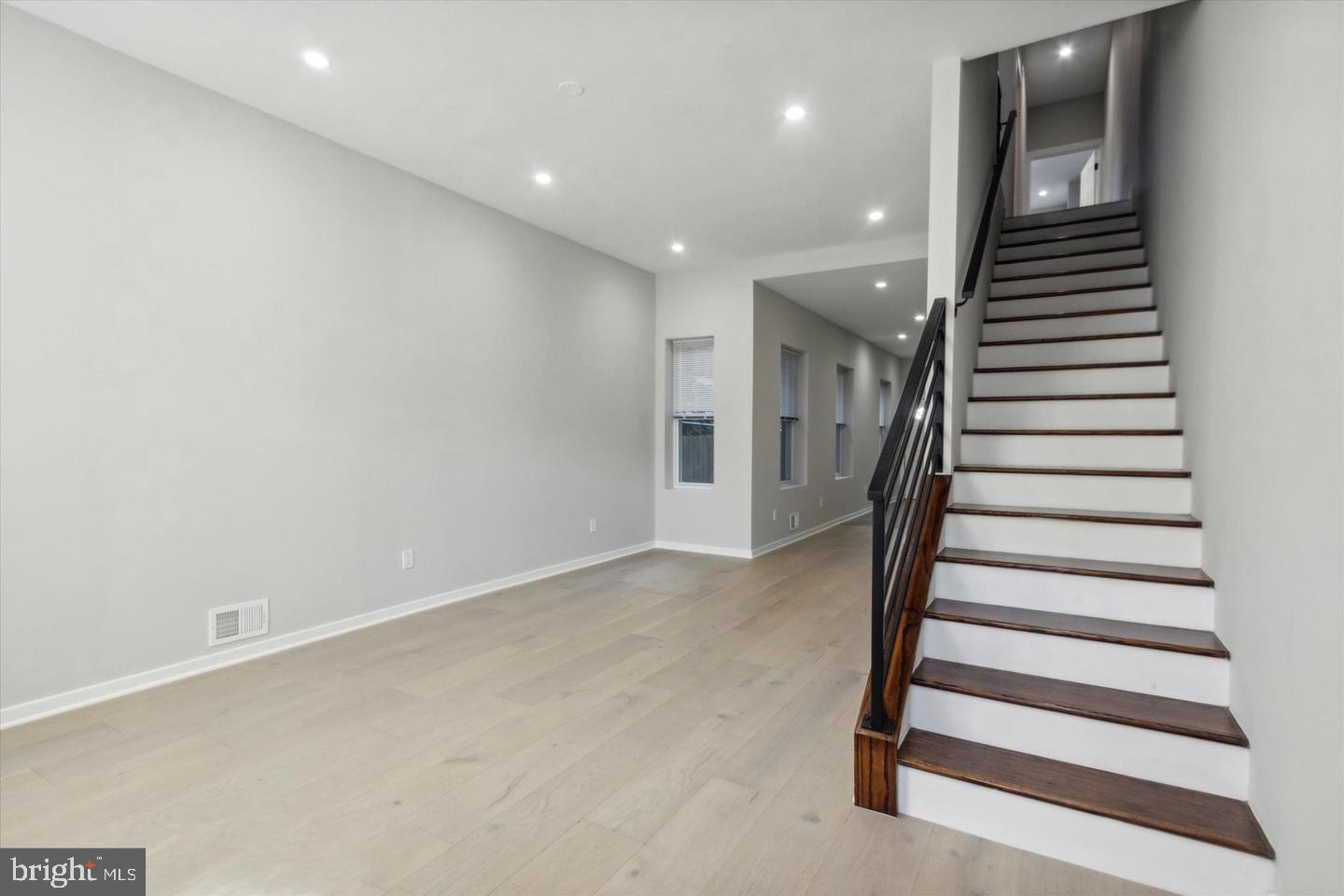 STRAWBERRY MANSION - Residential