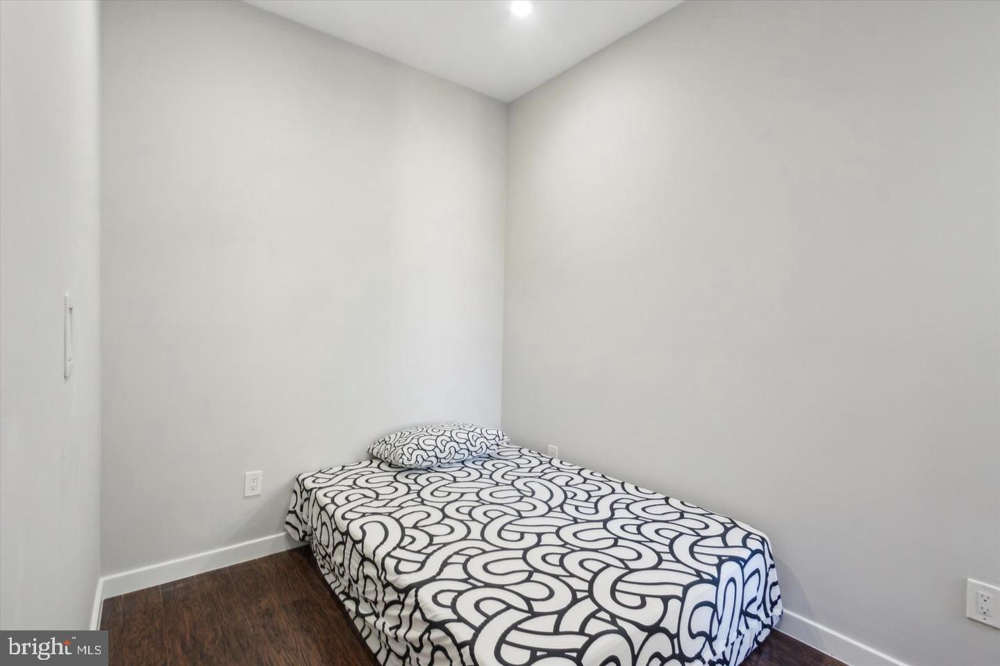 STRAWBERRY MANSION - Residential