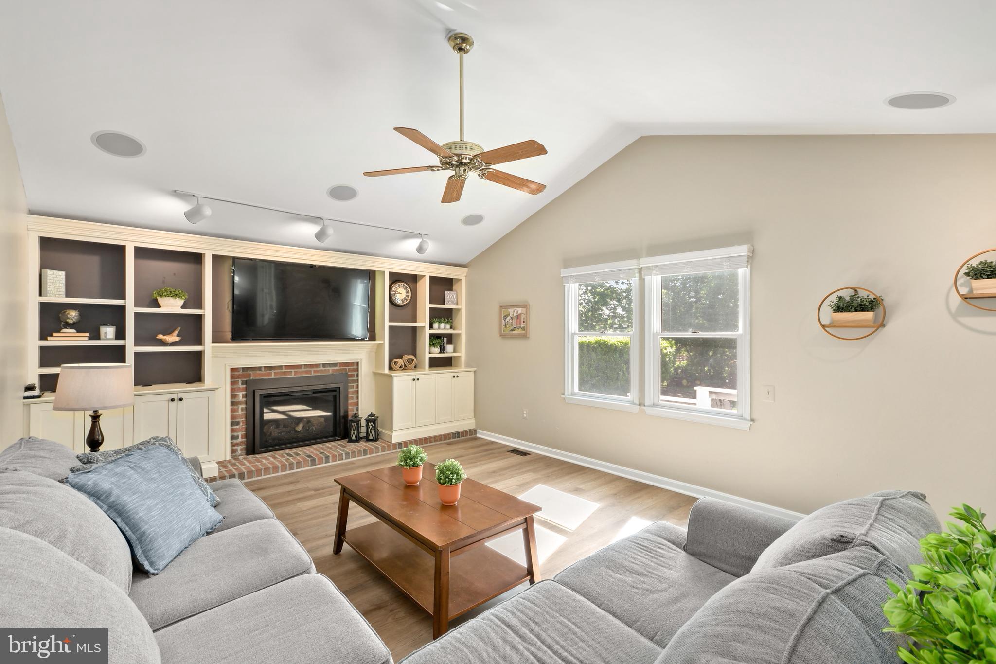 HOPE VALLEY HILLS - Residential