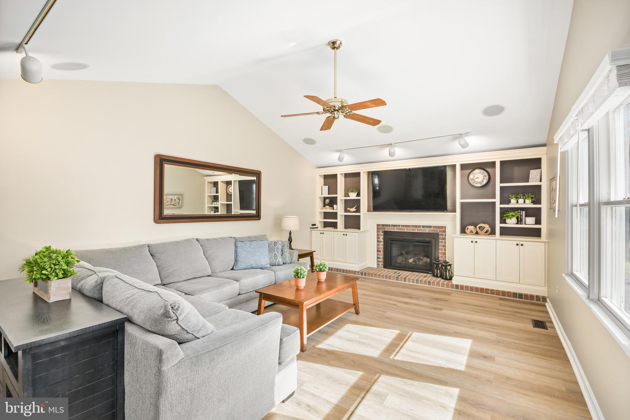 HOPE VALLEY HILLS - Residential