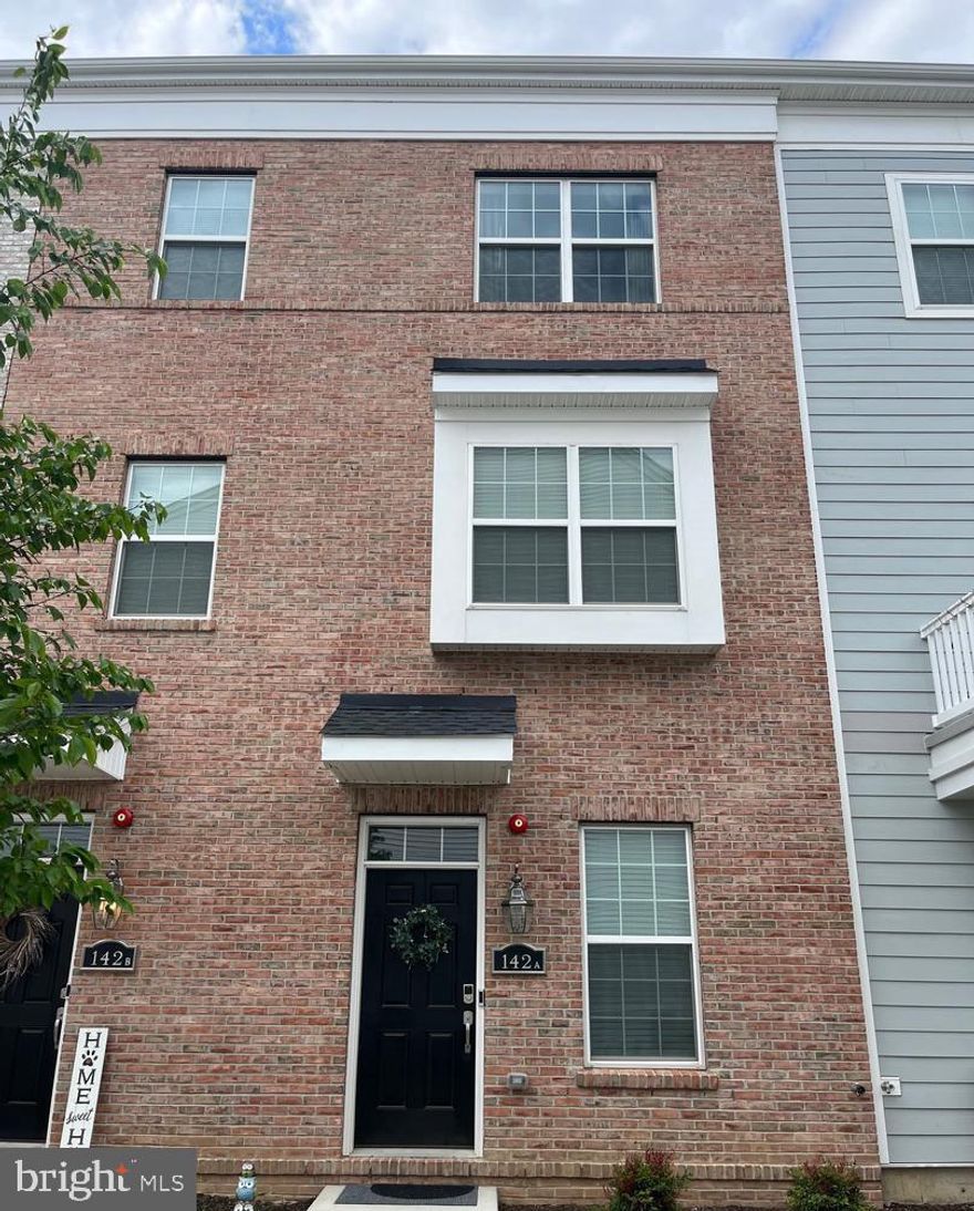 Welcome to desirable Waterside! This unit has a first floor featuring a study, half bath and laundry and access to the garage. The second floor offers an open floor plan with modern kitchen, dining area, living room and office nook. Also on this level are the 2 decent size bedrooms and 2 full bathrooms. Waterside is super convenient to 95, trains to Philadelphia and NYC and features a city-like community lifestyle with sidewalks and benches along the river and even a restaurant within the community and microbrewery across the street. Sorry - no smoking or pets allowed.