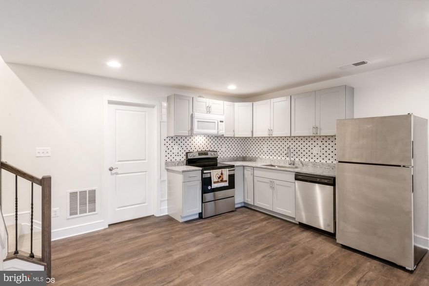 NEW NEW NEW!!

Fall in LOVE with this beautiful NEWLY renovated PRIVATE 2 Bedroom 1 Bathroom basement apartment unit in South Riding VA! This home was built in 2020 (Kitchen In Basement Added 2021) -- you will fall in love with the modern look and flow! Tenant(s) will LOVE the convenience of having a WASHER and DRYER IN THE APARTMENT unit!!! Future tenant(s) will also LOVE the brand NEW KITCHEN CABINETS & APPLIANCES!! Schedule a private showing today!!

Please contact agent before applying!!