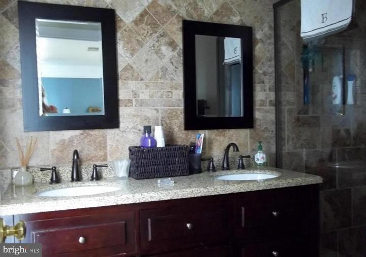 SOUTH RIDING - Residential Lease