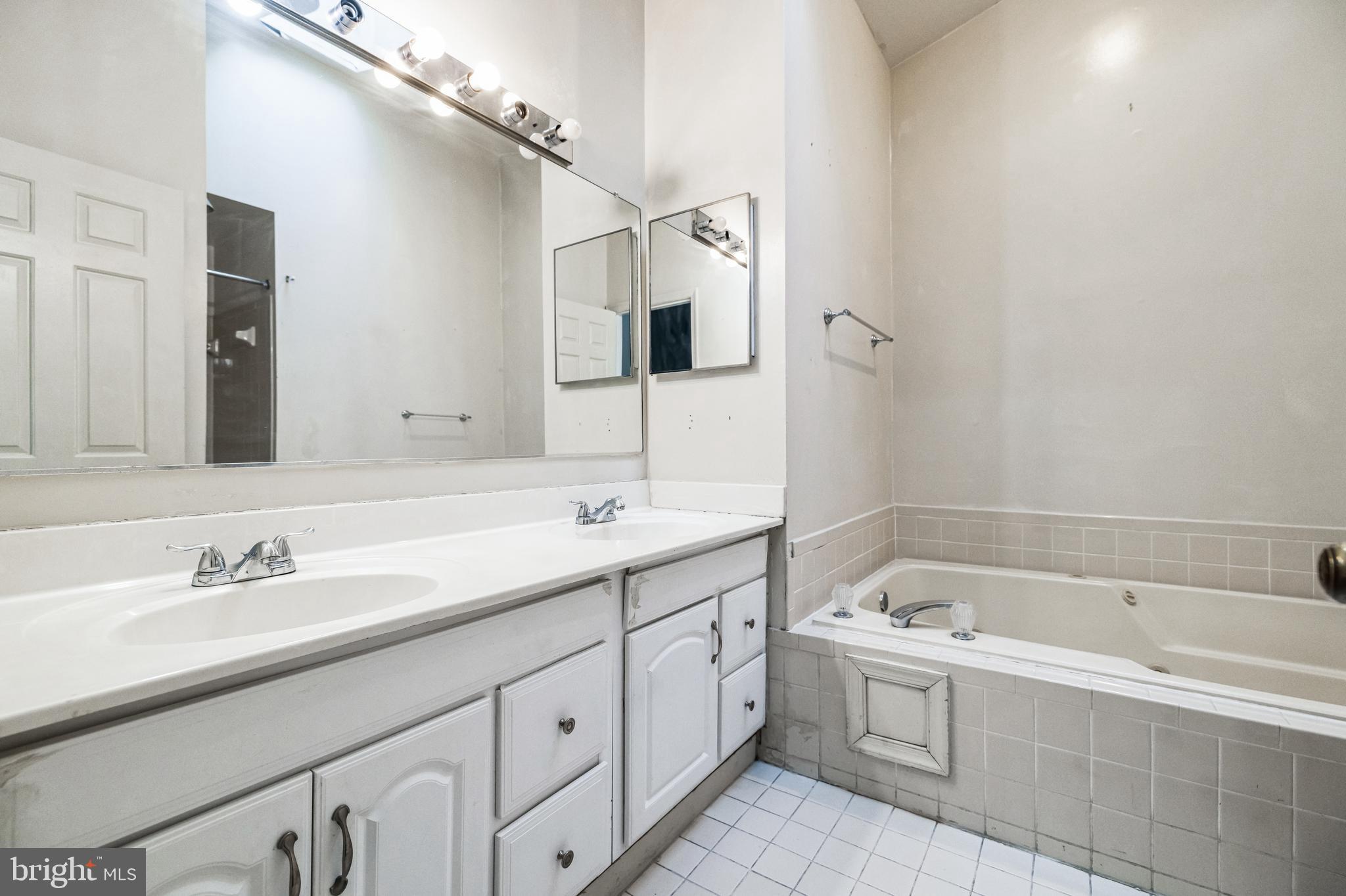 LAUREL LAKES PLAT 3 - Residential