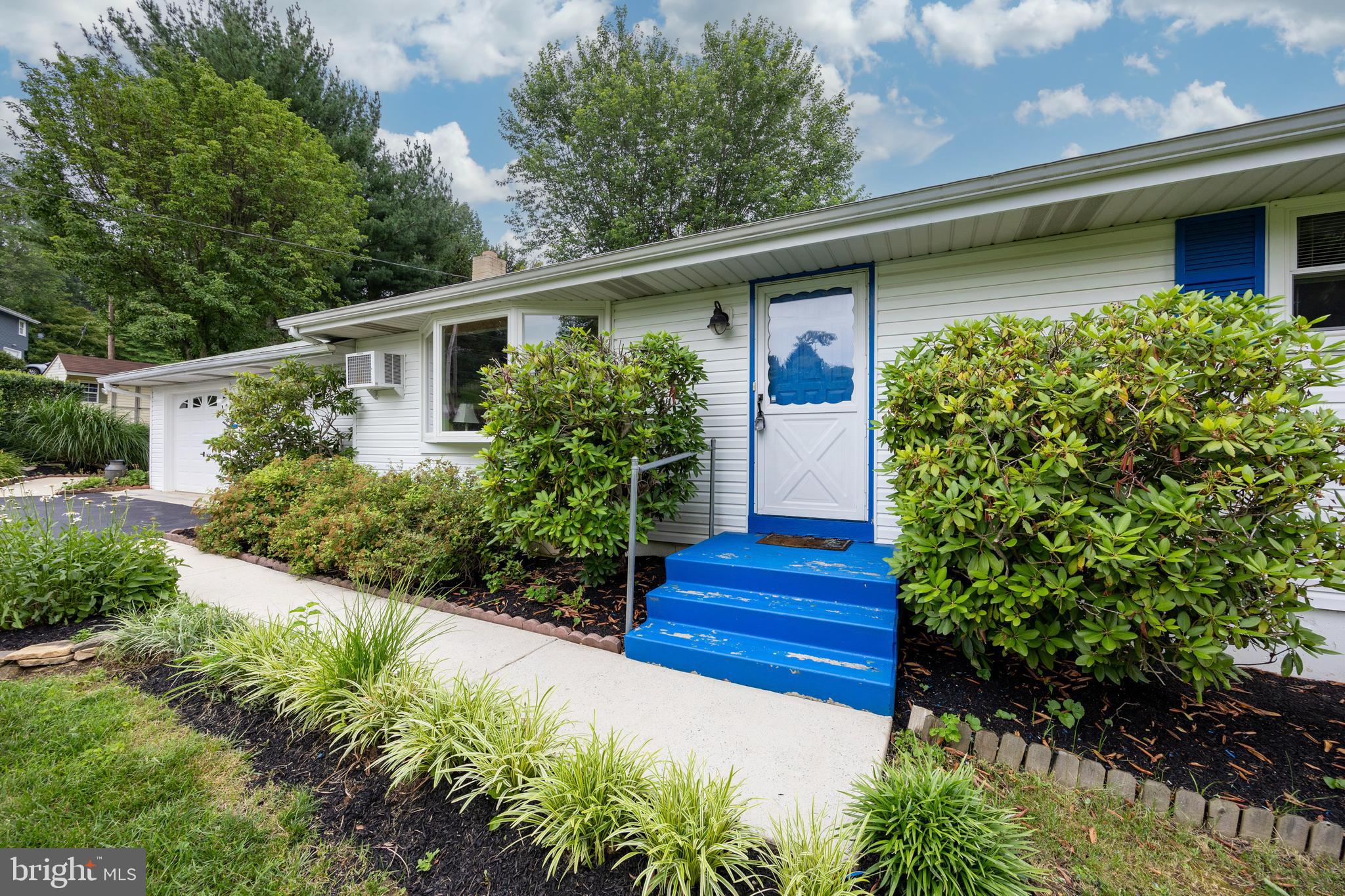 1526 WALTON DRIVE