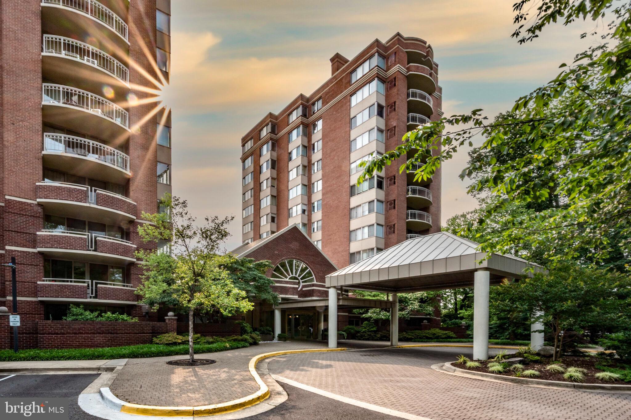 5802 NICHOLSON LANE 2-702