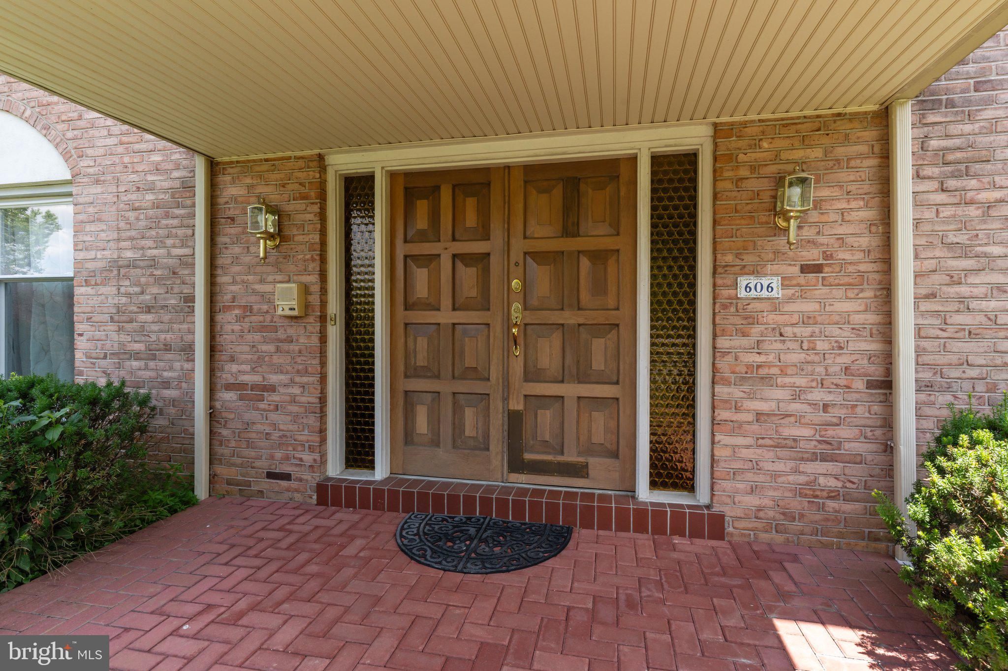 606 OVERBROOK LANE