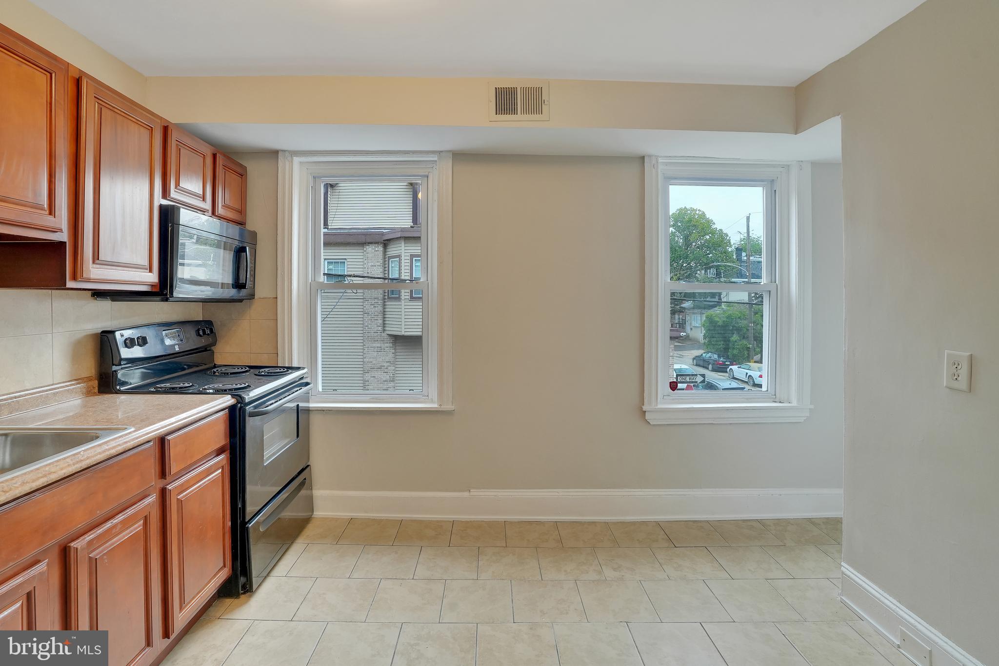 WEST OAK LANE - Residential Income