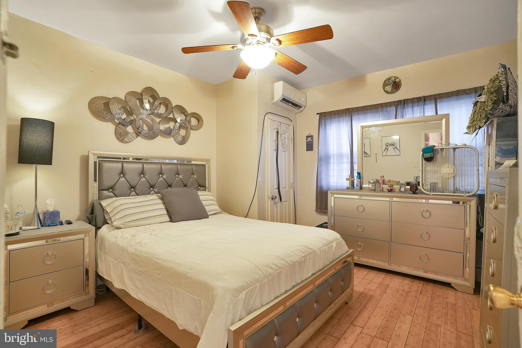 WEST OAK LANE - Residential Income